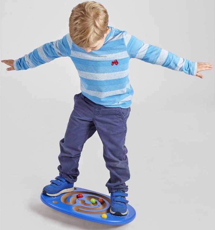 Детский нейротренажер балансир: польза, советы по выбору
