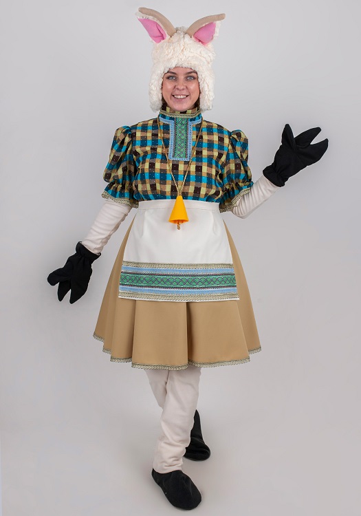 Дарья Лантратова: . В этот приезд в Республику сменила деловой костюм на платье Снегурочки